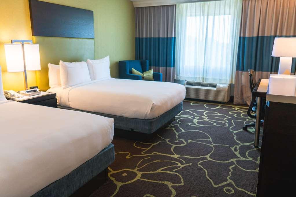 Doubletree By Hilton Charlotte Uptown Hotel Room photo