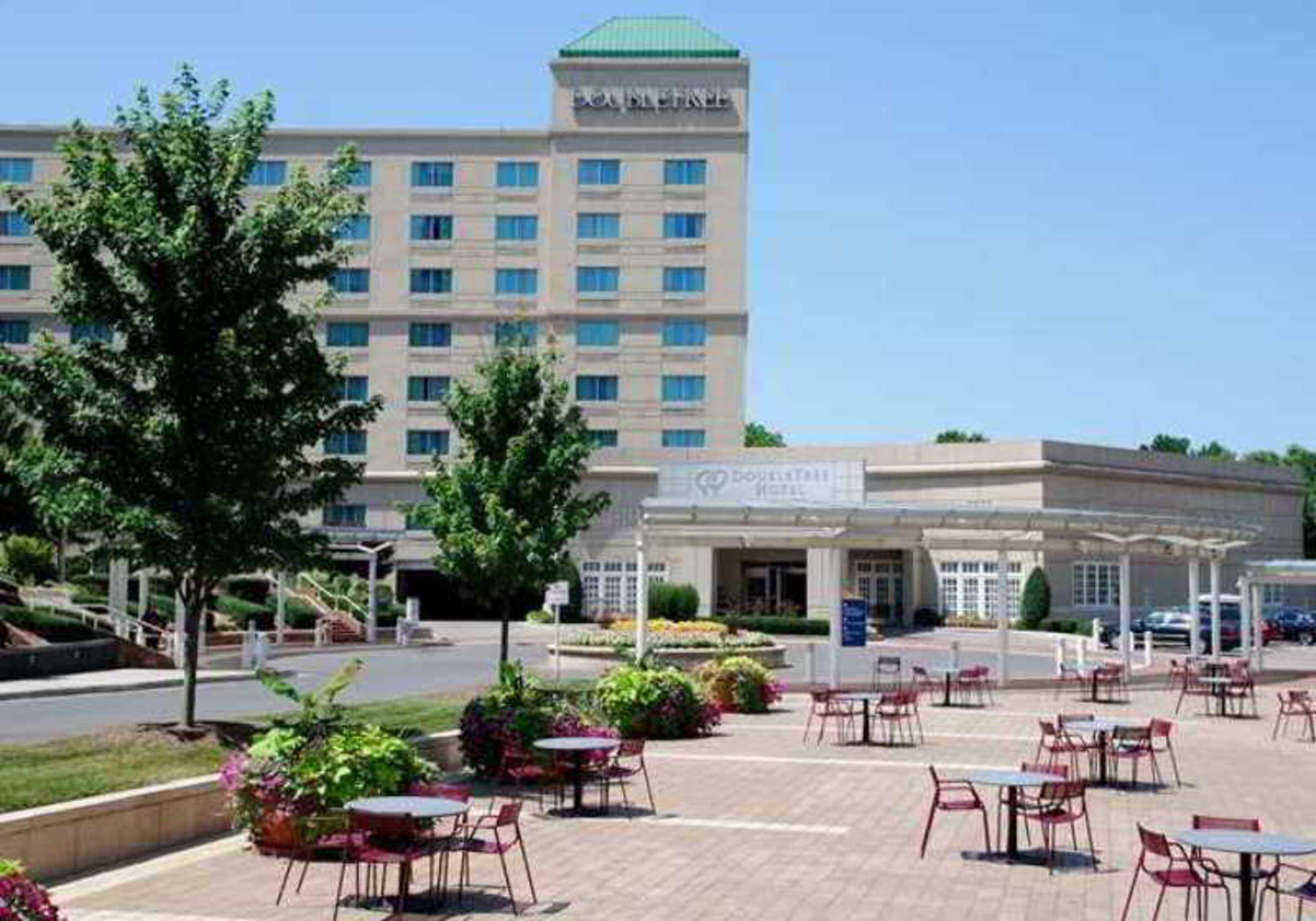 Doubletree By Hilton Charlotte Uptown Hotel Exterior photo