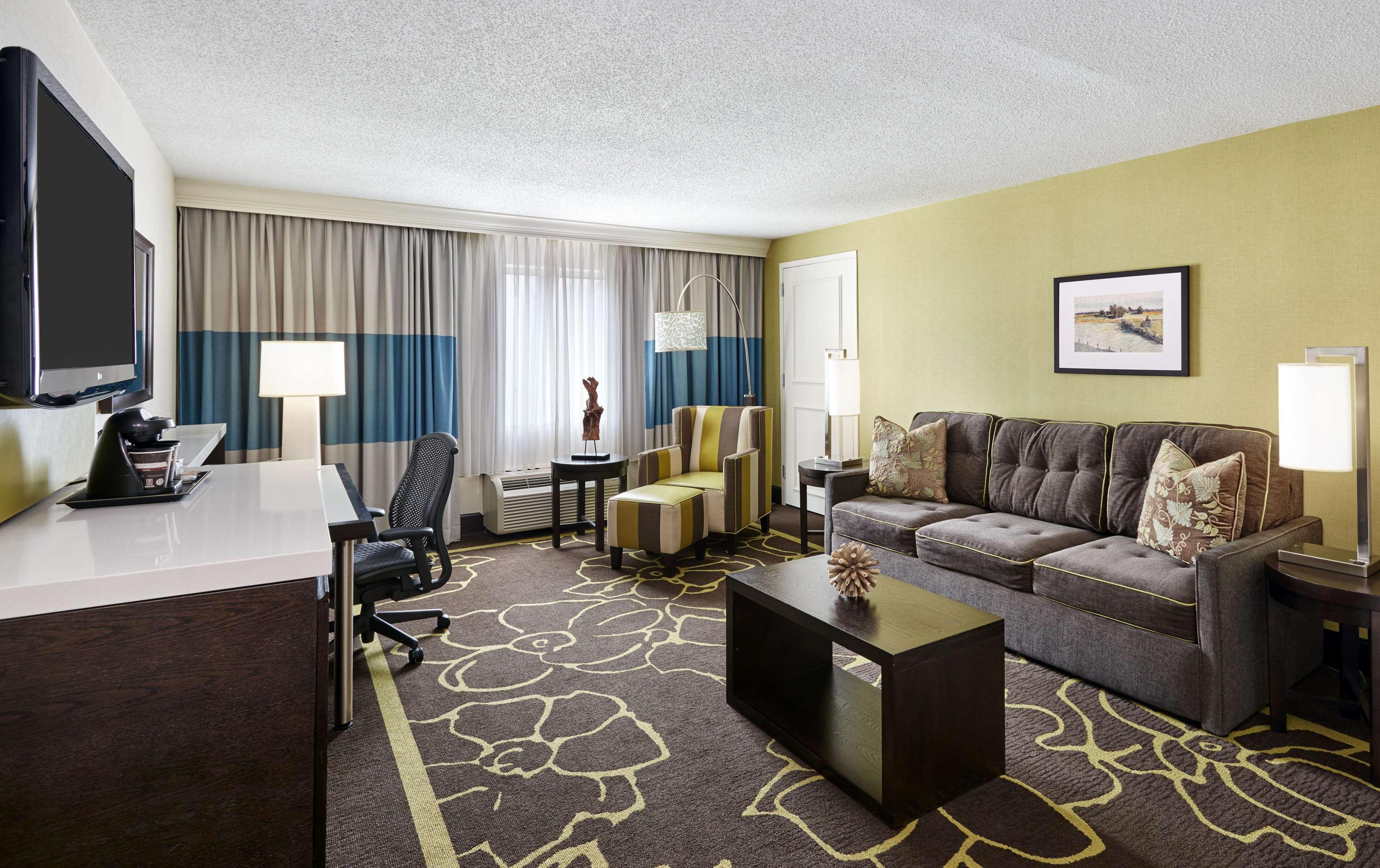 Doubletree By Hilton Charlotte Uptown Hotel Exterior photo