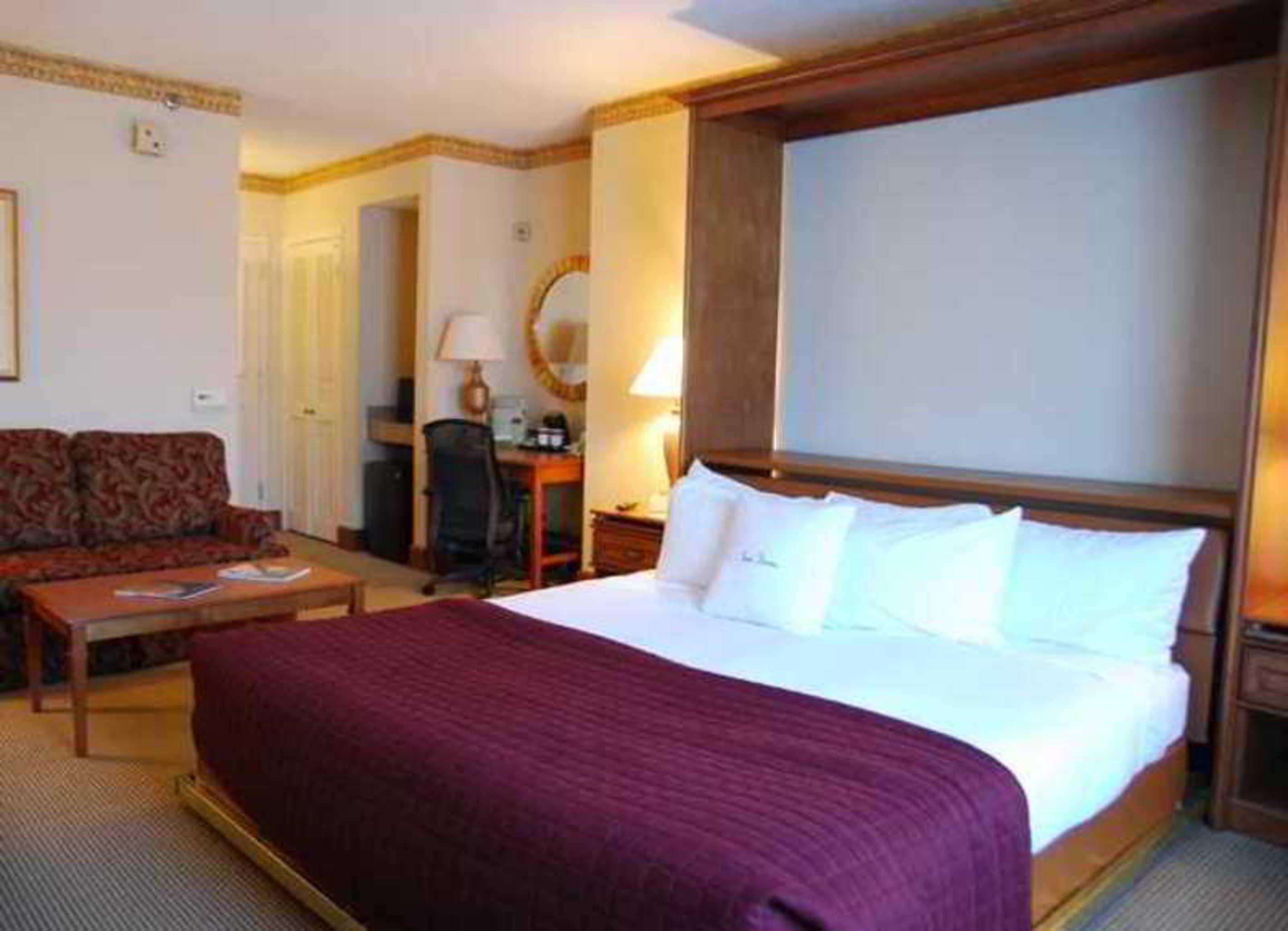 Doubletree By Hilton Charlotte Uptown Hotel Room photo