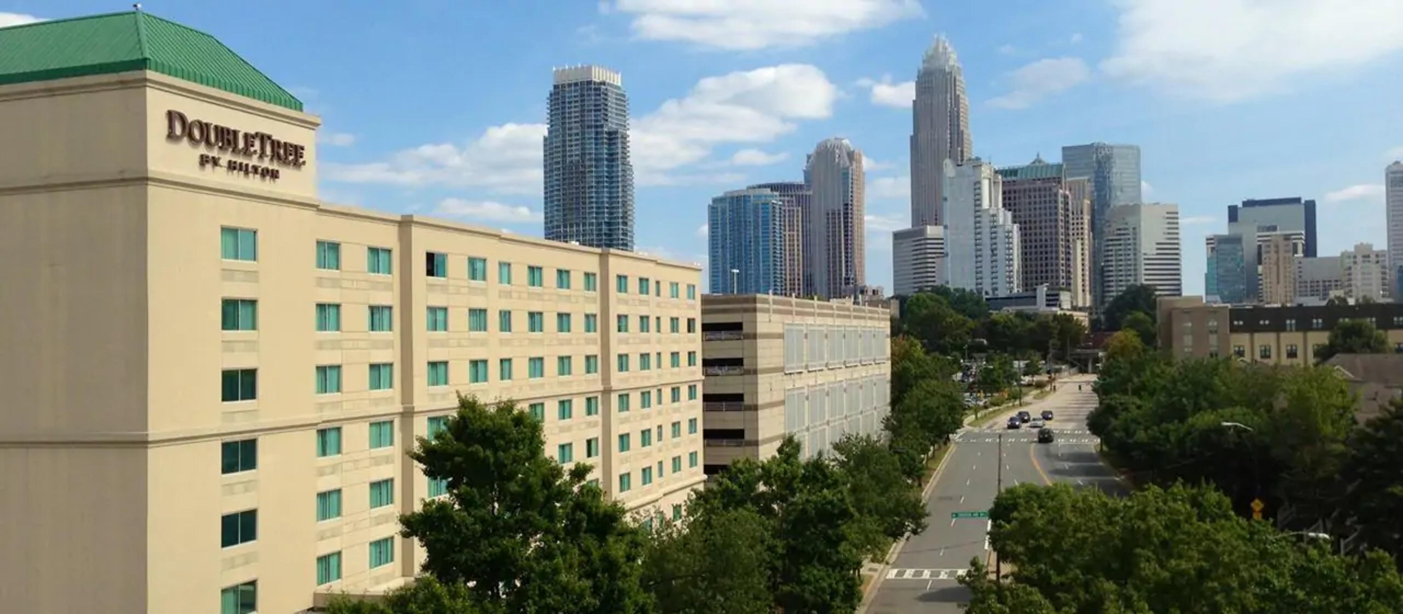 Doubletree By Hilton Charlotte Uptown Hotel Exterior photo