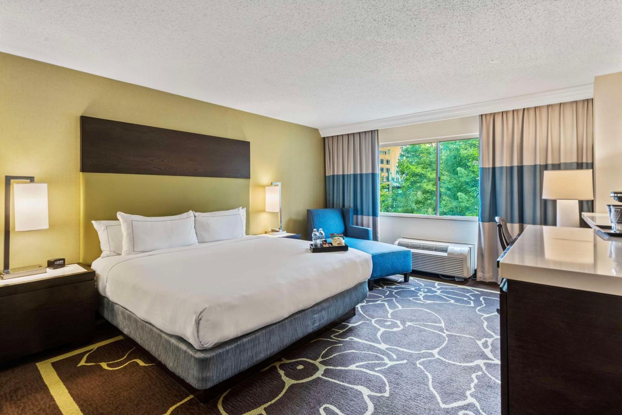 Doubletree By Hilton Charlotte Uptown Hotel Exterior photo