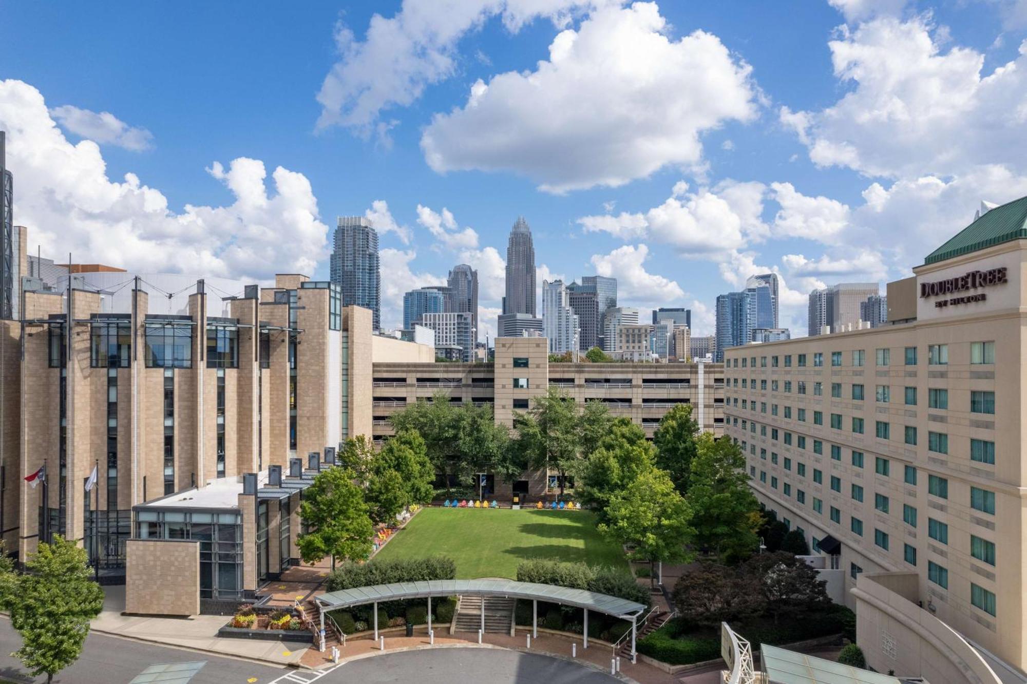 Doubletree By Hilton Charlotte Uptown Hotel Exterior photo