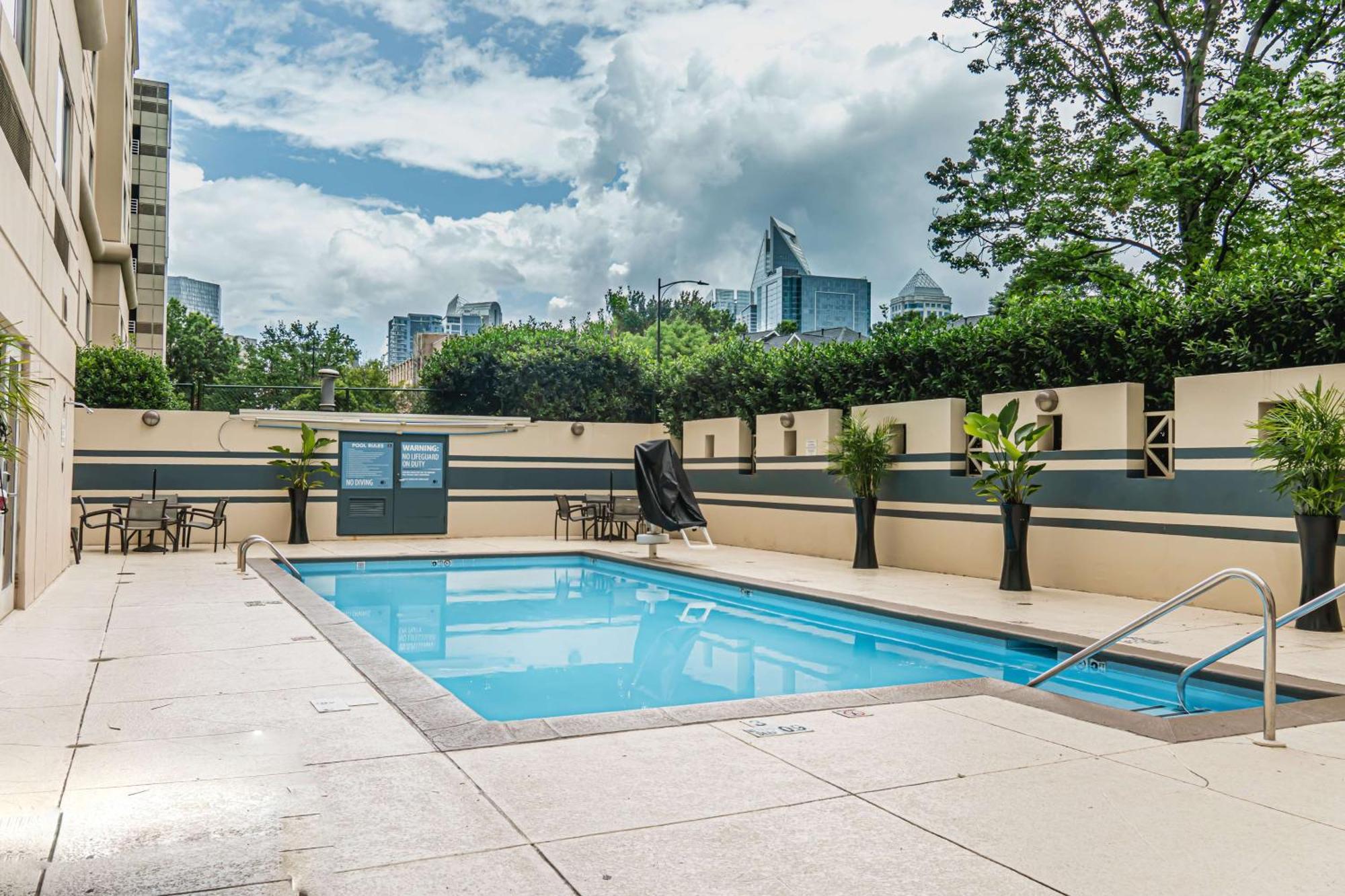 Doubletree By Hilton Charlotte Uptown Hotel Exterior photo