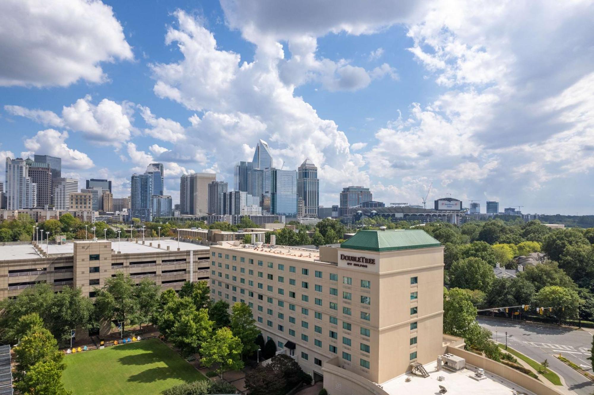 Doubletree By Hilton Charlotte Uptown Hotel Exterior photo