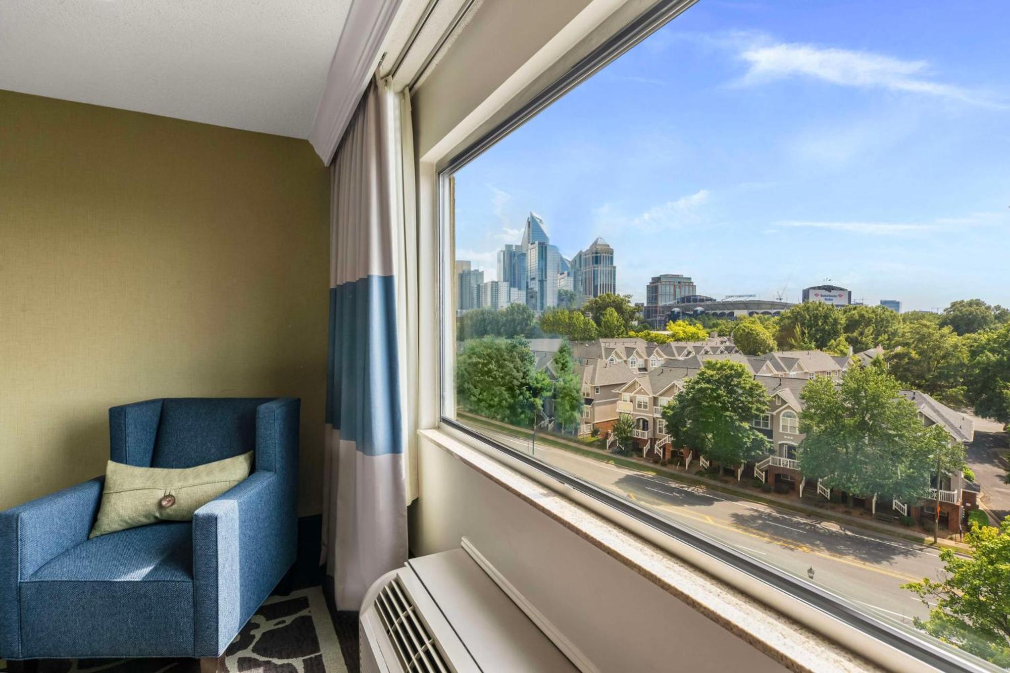 Doubletree By Hilton Charlotte Uptown Hotel Exterior photo