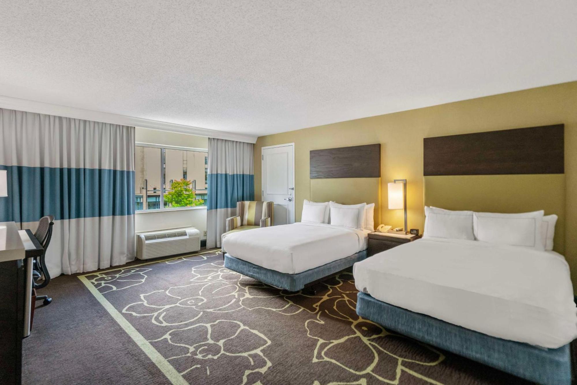Doubletree By Hilton Charlotte Uptown Hotel Exterior photo