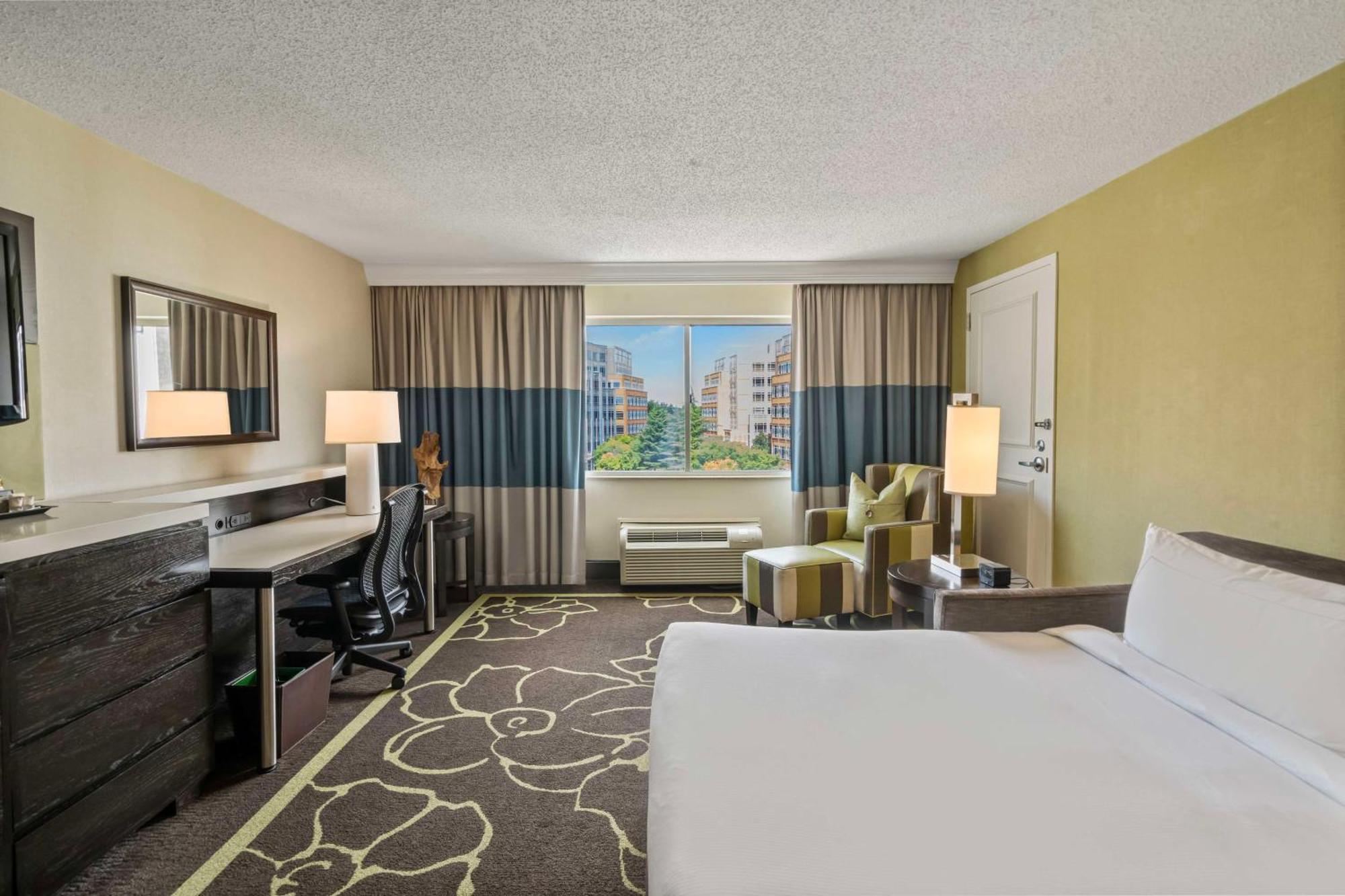 Doubletree By Hilton Charlotte Uptown Hotel Exterior photo