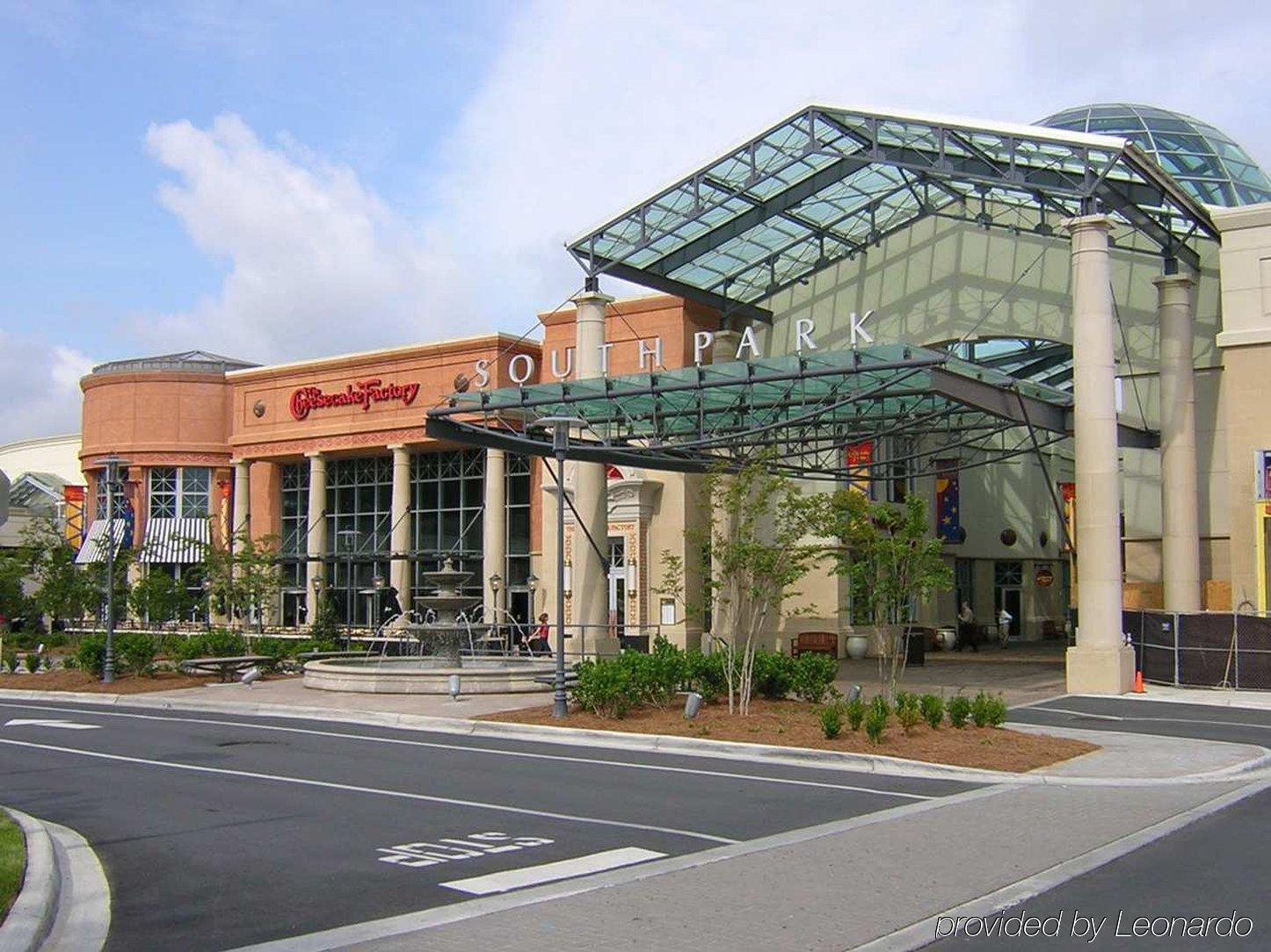 Doubletree By Hilton Charlotte Uptown Hotel Amenities photo